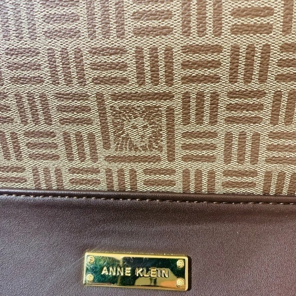 Anne Klein Tan & Brown Leather Purse w/ Removable Adjustable Strap - Picture 2 of 5